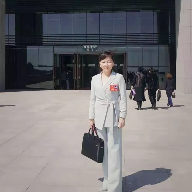 1629596036244891.png 转自时报网∣∣“全国三八红旗手”李晋华用爱心织就脱贫梦.png